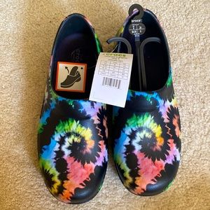 Crocs clogs rainbow tie die